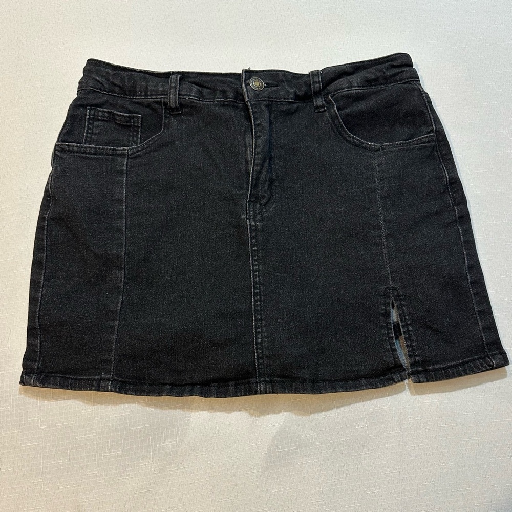 Luvamia Black Denim Mini Skirt Women’s Size Large Stretch Jean Skirt Slit